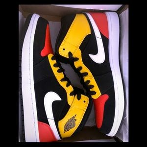 Air Jordan 1 Mid SE